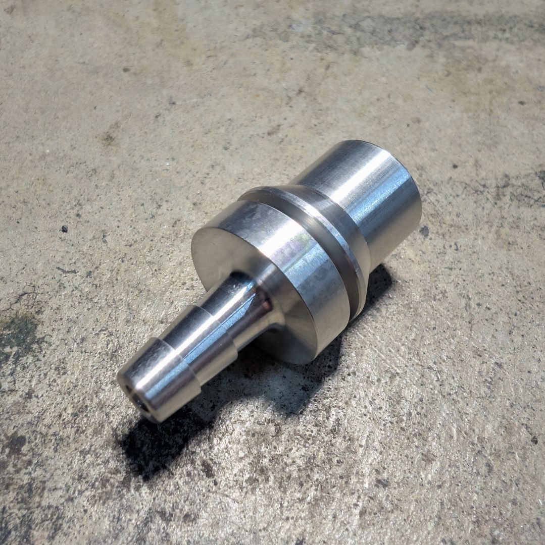 BMW E46 EXPANSION TANK UPPER RADIATOR HOSE FITTING