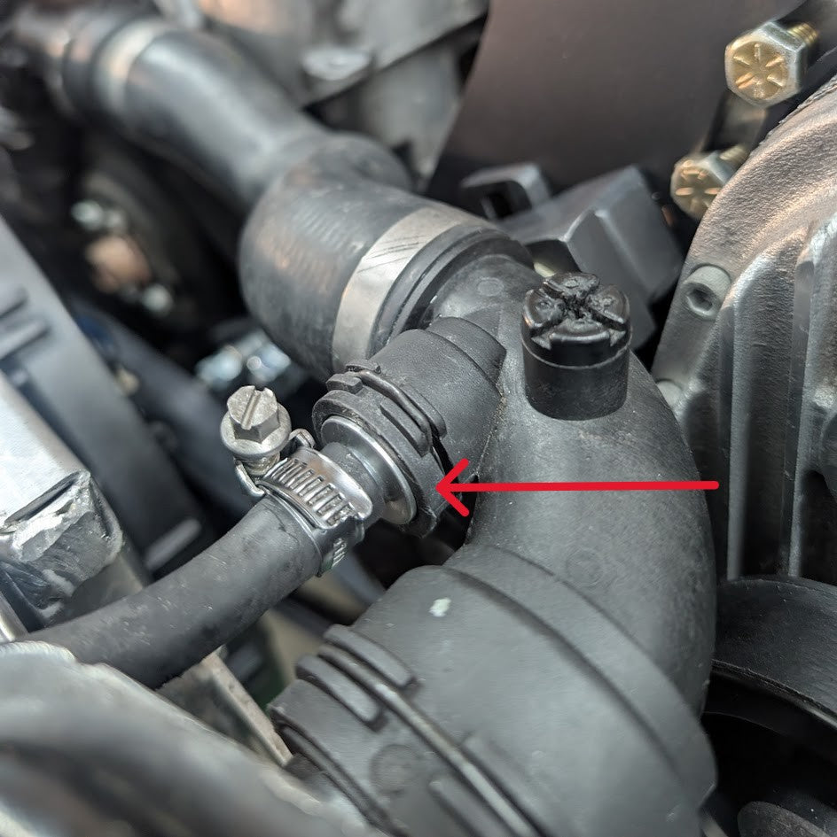 BMW E46 EXPANSION TANK UPPER RADIATOR HOSE FITTING